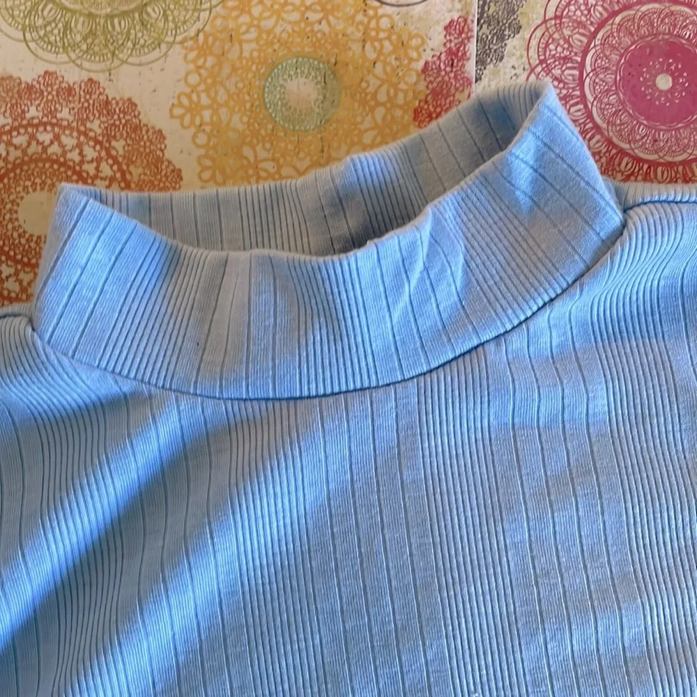 Forever 21 Mock Neck Top - Picture 3 of 5